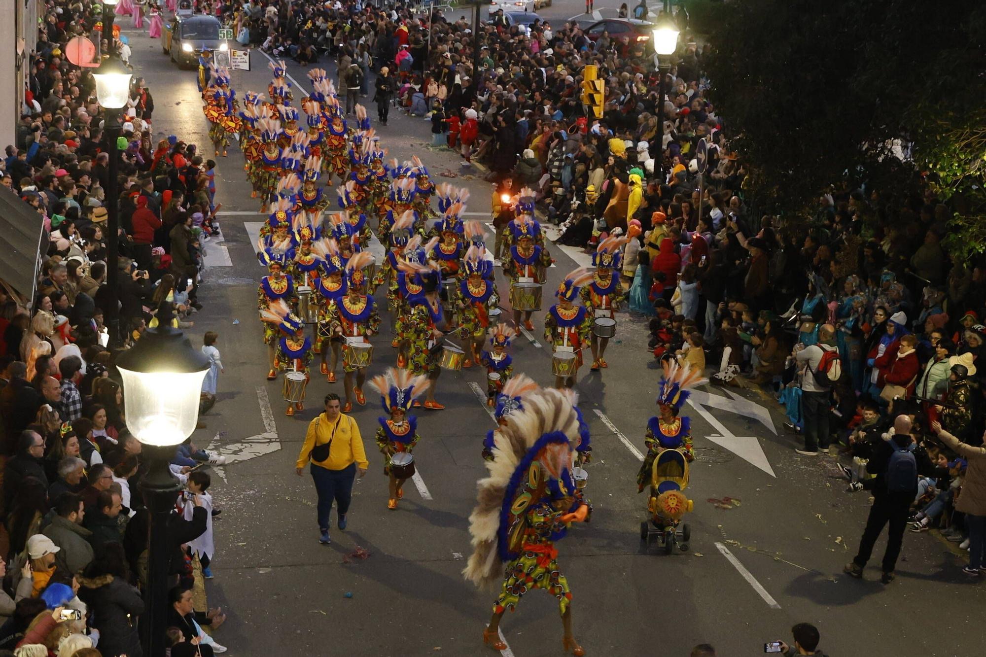 Así fue el multitudinario y espectacular desfile de Antroxu en Gijón (en imágenes)