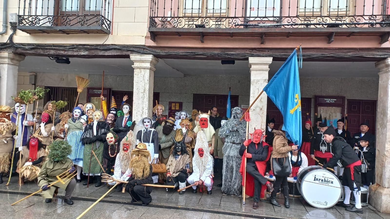 Las imágenes del Antroxu por Alcalá de Henares