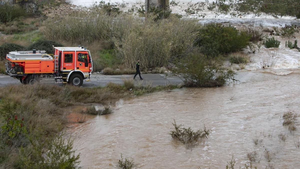 El Consell valenciano pide a los municipios que corten los accesos a los barrancos y a la confederación tras la evolución de los cauces