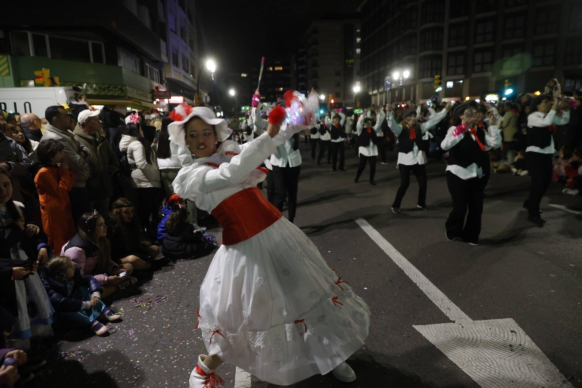 Así fue el multitudinario y espectacular desfile de Antroxu en Gijón (en imágenes)