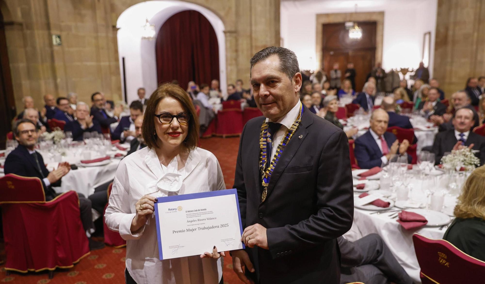 Entrega del premio "Mujer Trabajadora 2025" del Rotary Club Oviedo a Ángeles Rivero, directora general de LA NUEVA ESPAÑA, en imágenes