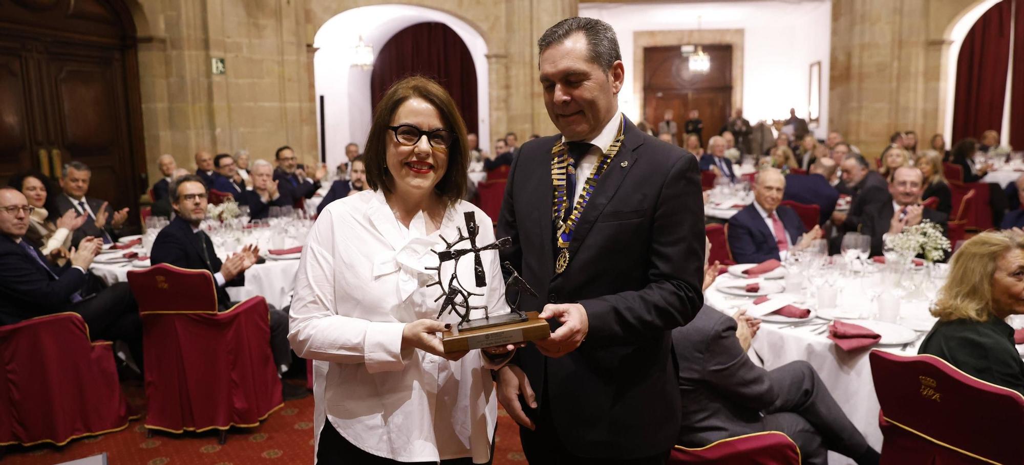 Entrega del premio "Mujer Trabajadora 2025" del Rotary Club Oviedo a Ángeles Rivero, directora general de LA NUEVA ESPAÑA, en imágenes