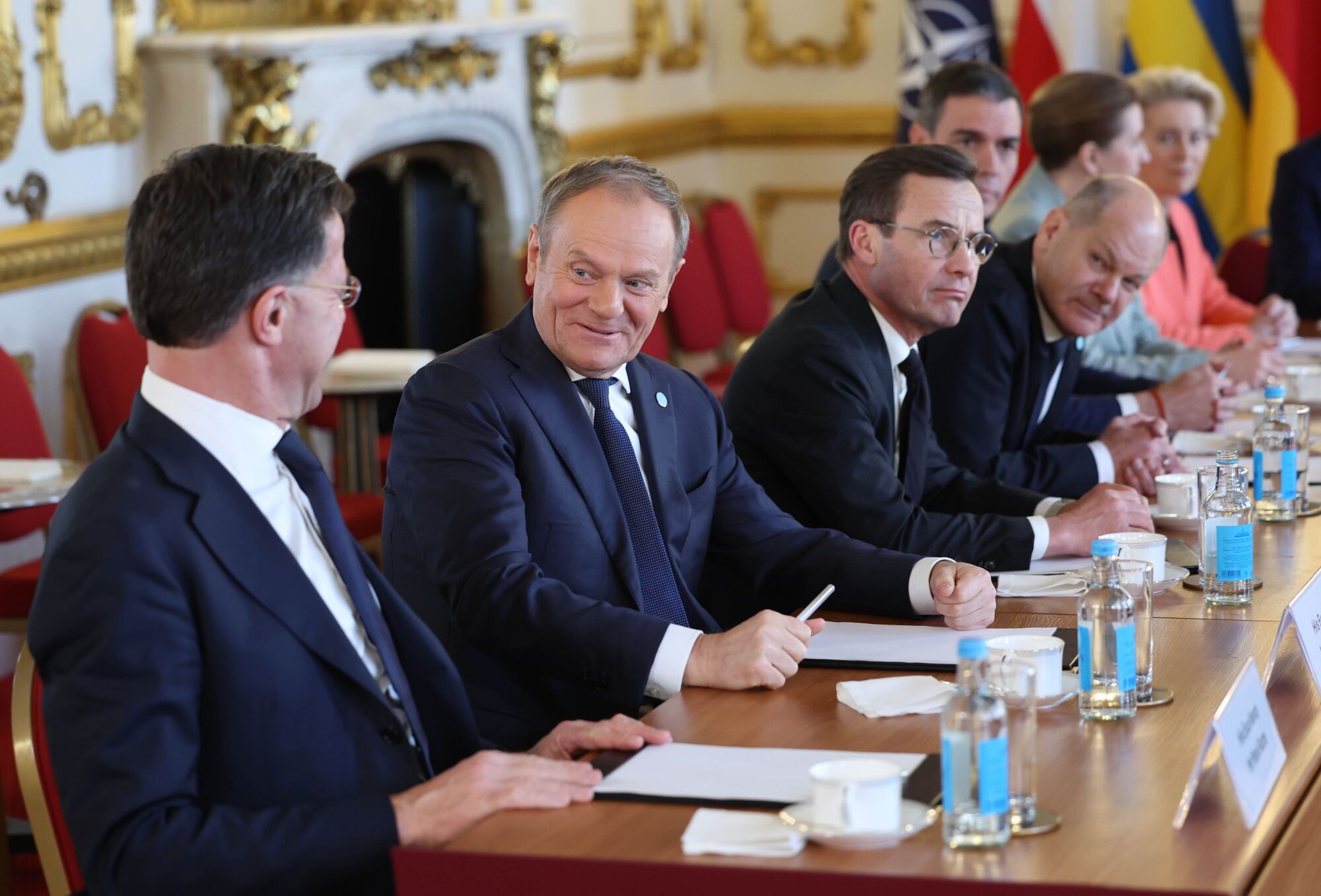 LONDON (United Kingdom), 02/03/2025.- (L-R) NATO Secretary General Mark Rutte, Polish Prime Minister Donald Tusk, Swedish Prime Minister Ulf Kristersson and German Chancellor Olaf Scholz attend a plenary meeting as European leaders gather for a summit on Ukraine at Lancaster House in London, Britain, 02 March 2025. The British prime minister is hosting a summit of European leaders in London to discuss the ongoing war in Ukraine. (Ucrania, Reino Unido, Londres) EFE/EPA/NEIL HALL/POOL