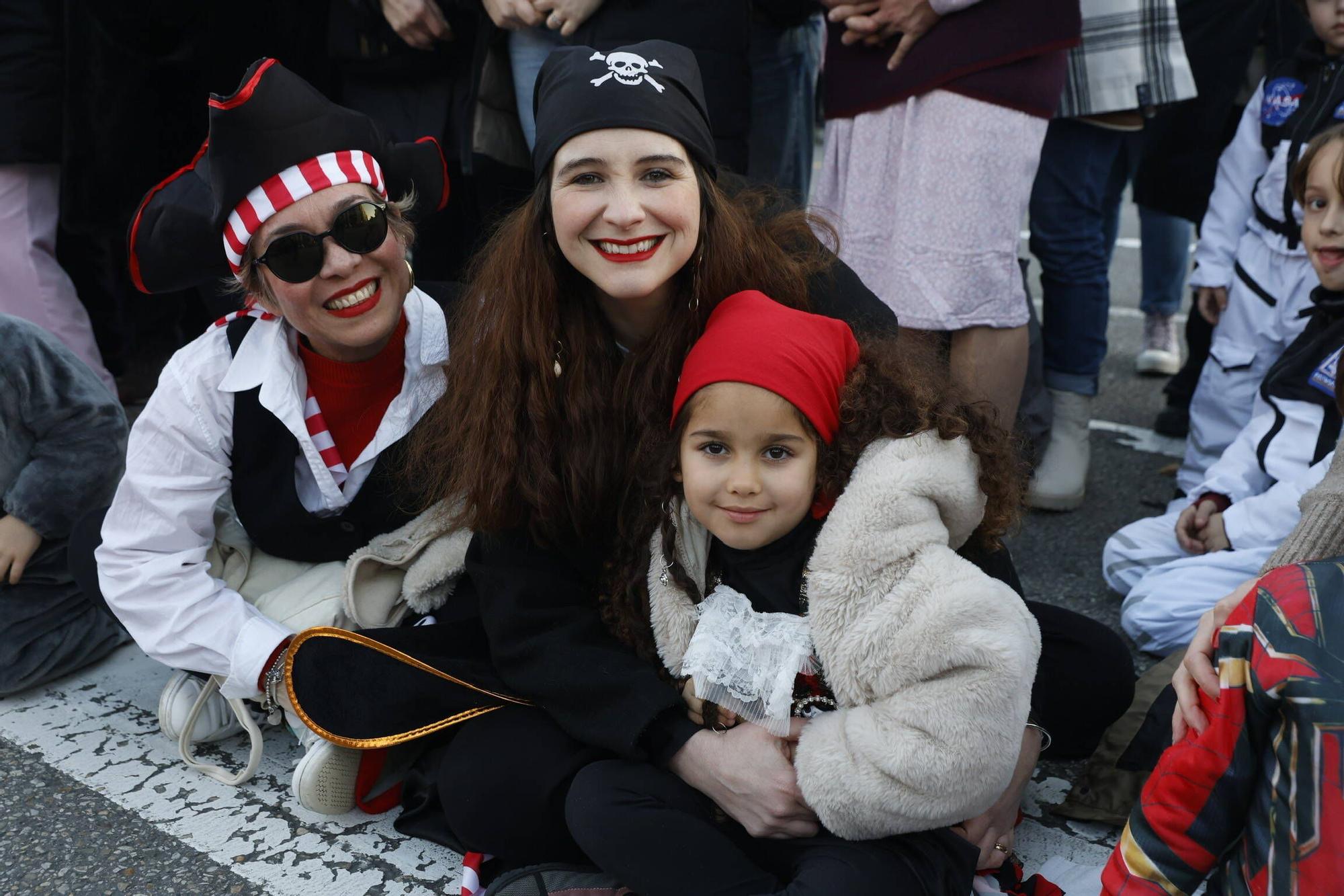 Así fue el multitudinario y espectacular desfile de Antroxu en Gijón (en imágenes)