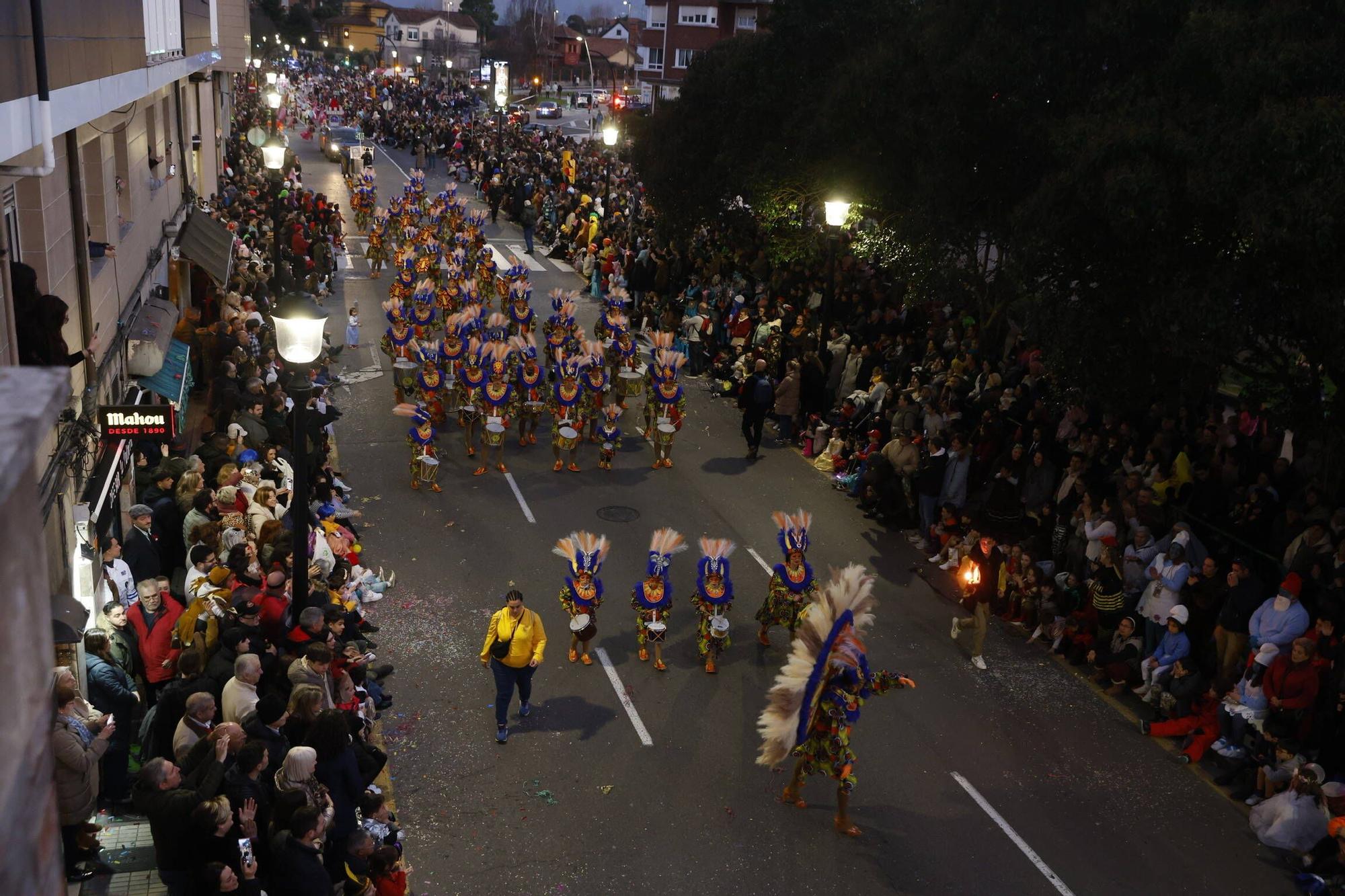 Así fue el multitudinario y espectacular desfile de Antroxu en Gijón (en imágenes)