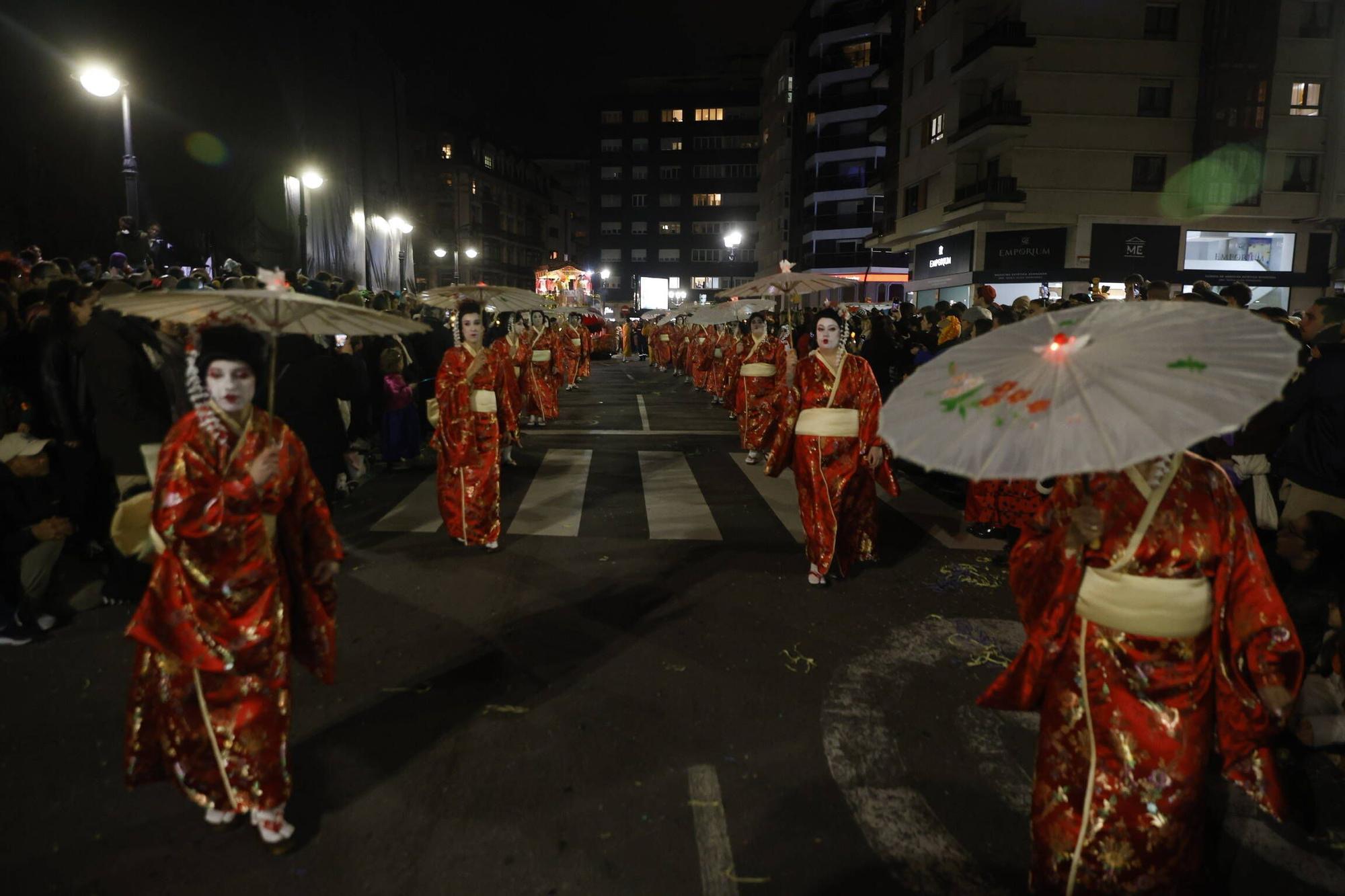 Así fue el multitudinario y espectacular desfile de Antroxu en Gijón (en imágenes)