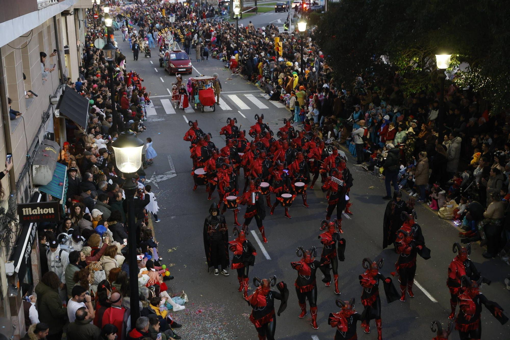 Así fue el multitudinario y espectacular desfile de Antroxu en Gijón (en imágenes)