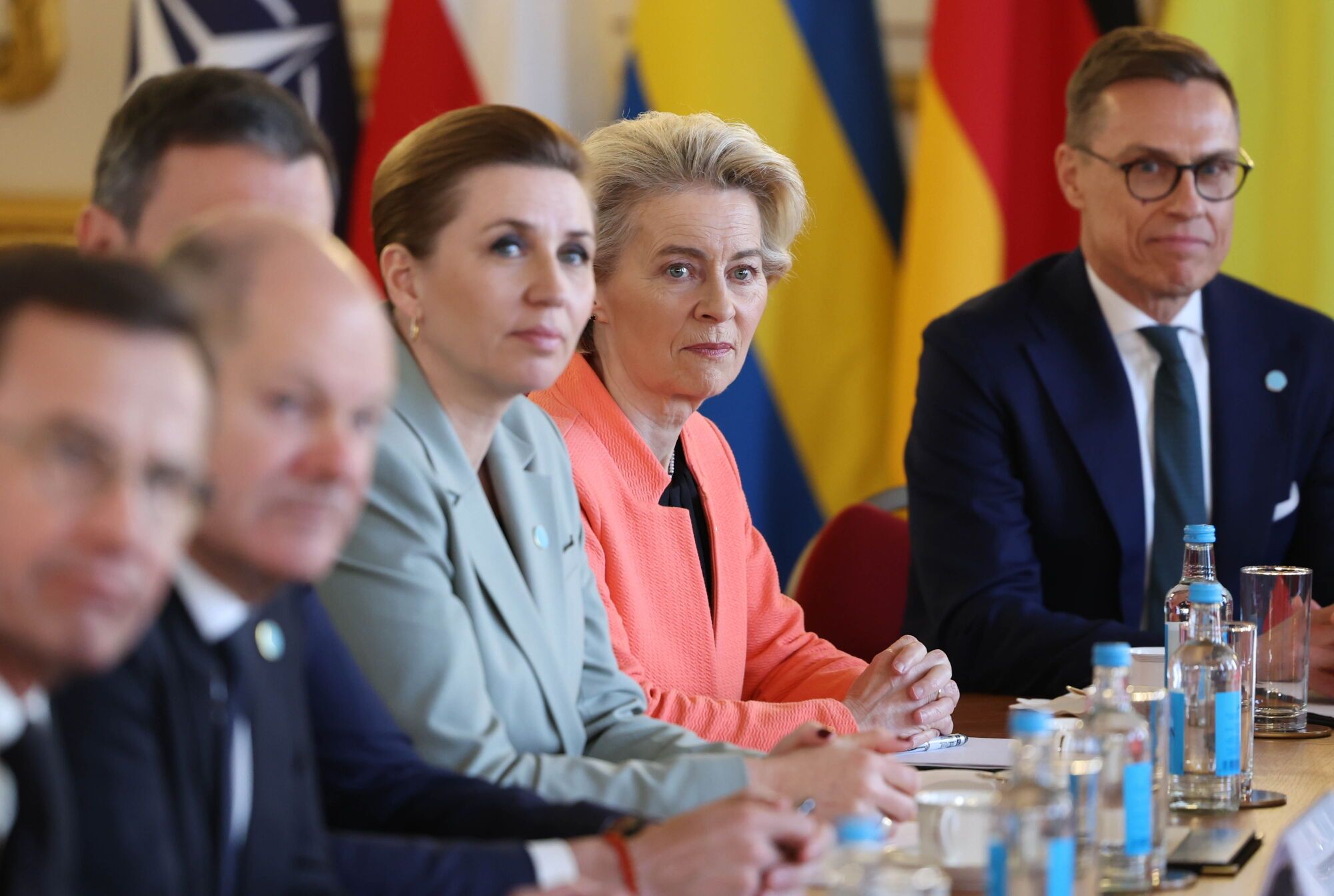 LONDON (United Kingdom), 02/03/2025.- (L-R) Swedish Prime Minister Ulf Kristersson, German Chancellor Olaf Scholz, Spanish Prime Minister Pedro Sanchez, Danish Prime Minister Mette Frederiksen, EU Council President Ursula Von der Leyen, and Finland's President Alexander Stubb attend a plenary meeting as European leaders gather for a summit on Ukraine at Lancaster House in London, Britain, 02 March 2025. The British prime minister is hosting a summit of European leaders in London to discuss the ongoing war in Ukraine. (Finlandia, Ucrania, Reino Unido, Londres) EFE/EPA/NEIL HALL/POOL