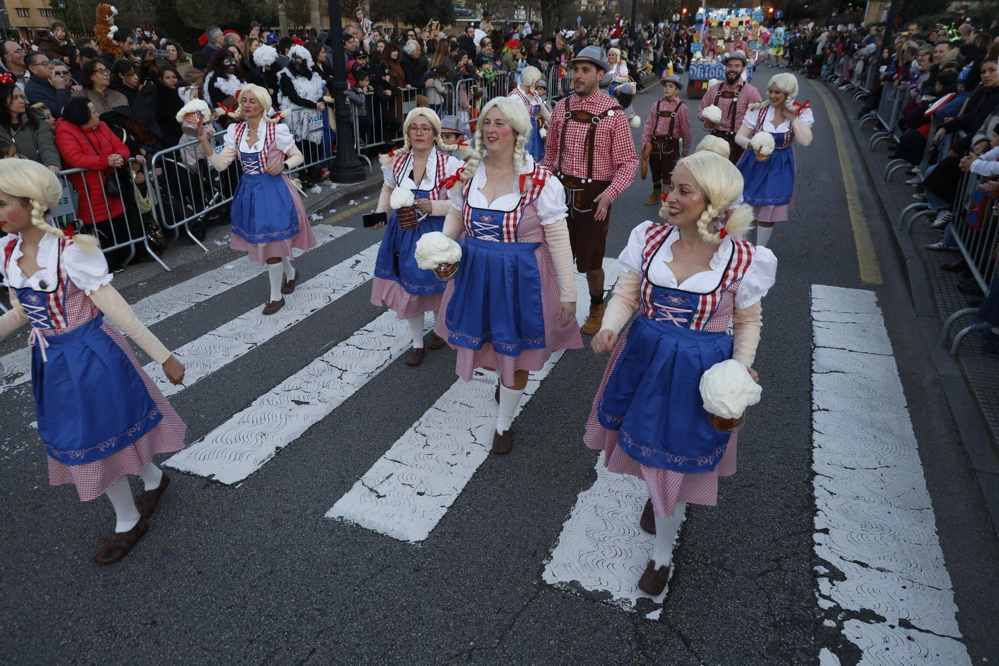 Así fue el multitudinario y espectacular desfile de Antroxu en Gijón (en imágenes)