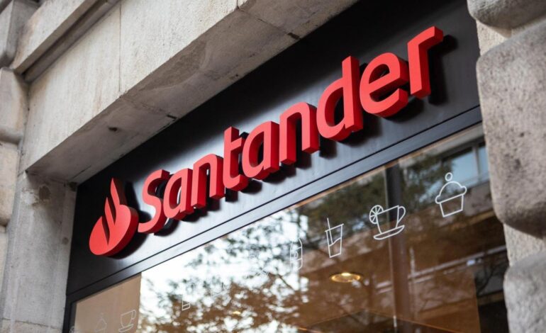 Santander se lleva al encargado de deportistas, fortunas latinas e instituciones en CaixaBank