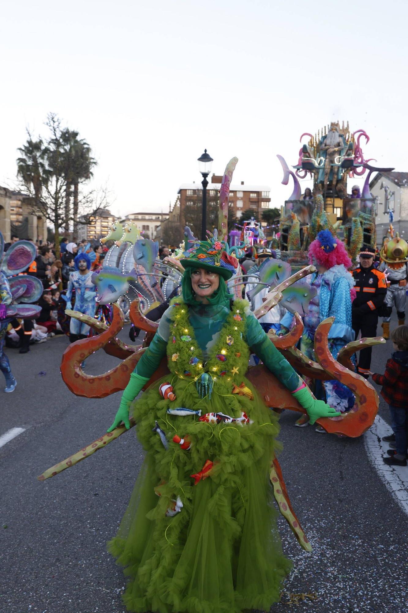 Así fue el multitudinario y espectacular desfile de Antroxu en Gijón (en imágenes)