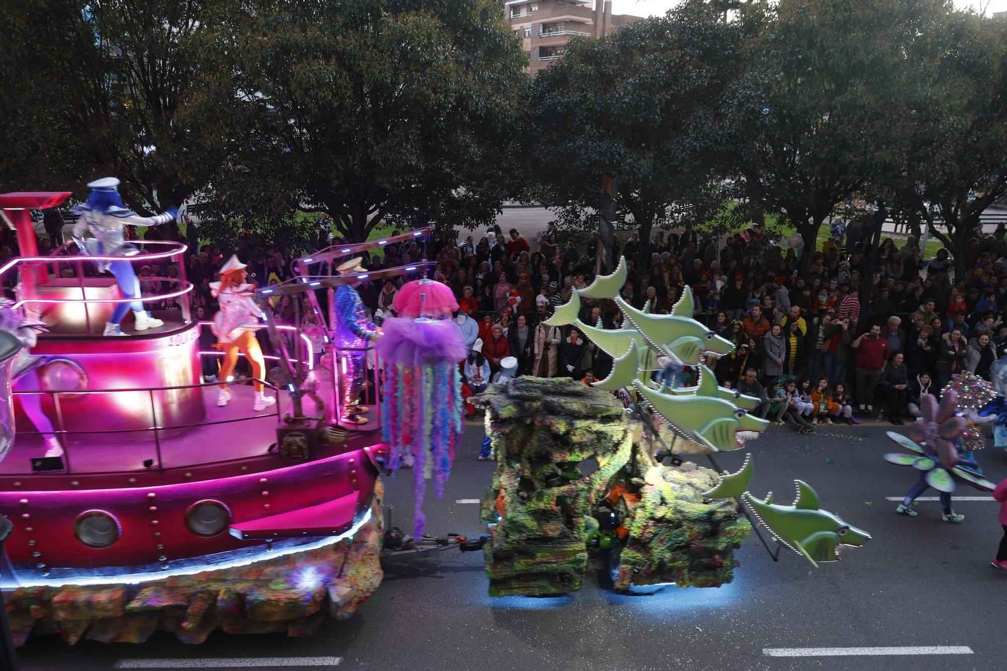 Así fue el multitudinario y espectacular desfile de Antroxu en Gijón (en imágenes)