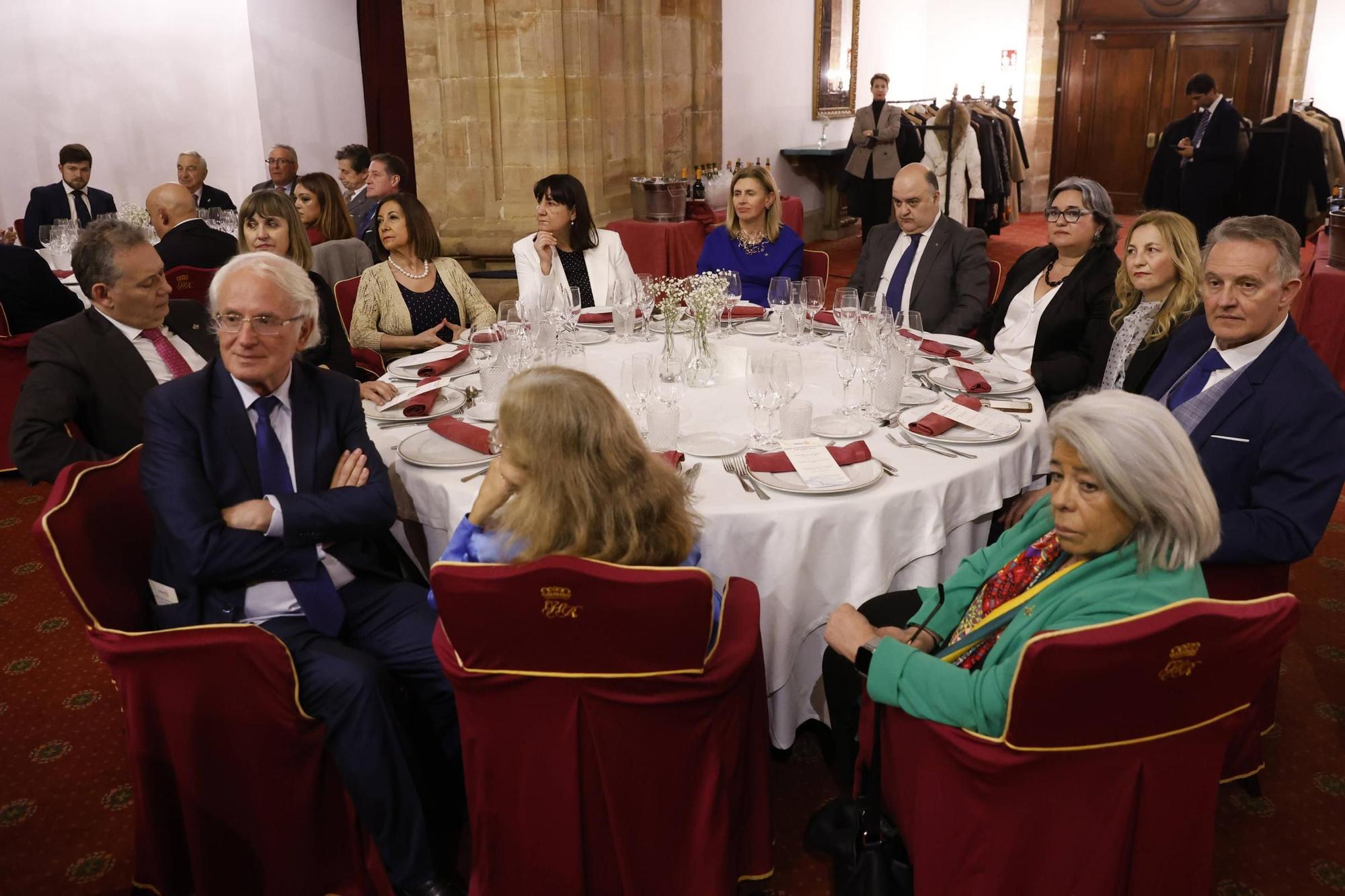 Entrega del premio "Mujer Trabajadora 2025" del Rotary Club Oviedo a Ángeles Rivero, directora general de LA NUEVA ESPAÑA, en imágenes