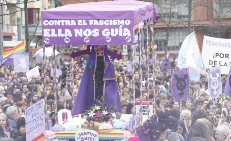 Denuncian por delito de odio a las responsables de «La Santina Queer» de Gijón