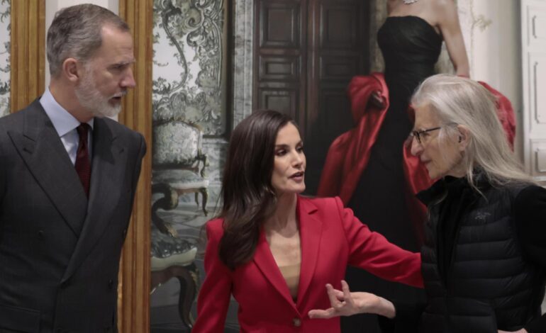 Annie Leibovitz revela el ‘making of’ del retrato más icónico de los Reyes y la opinión de Letizia al ver las fotos