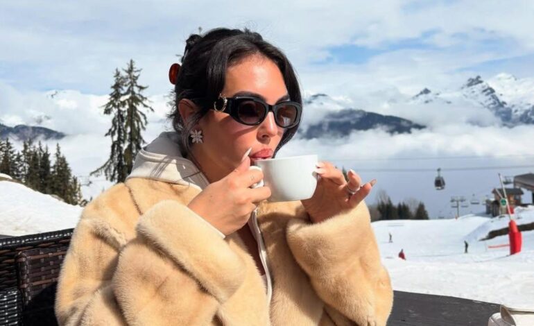 Georgina Rodríguez tiene el abrigo de pelo perfecto para unos días de nieve en los Alpes