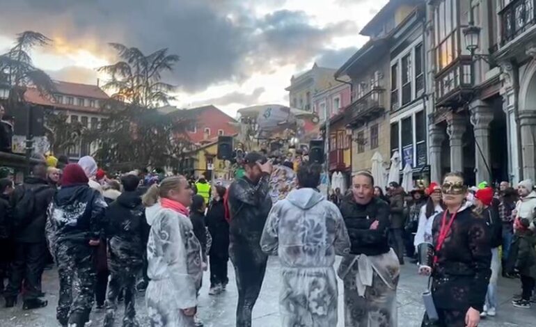 las peñas de Galiana se plantan ante un fallo en los cañones que obligó a parar el descenso