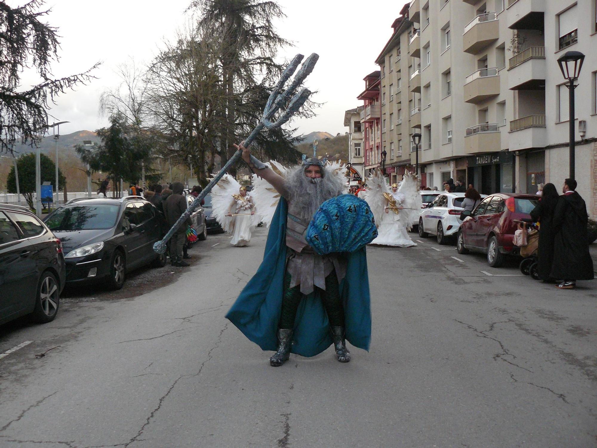 Arriondas se rinde a un Carnaval lleno de originalidad, fantasía y humor