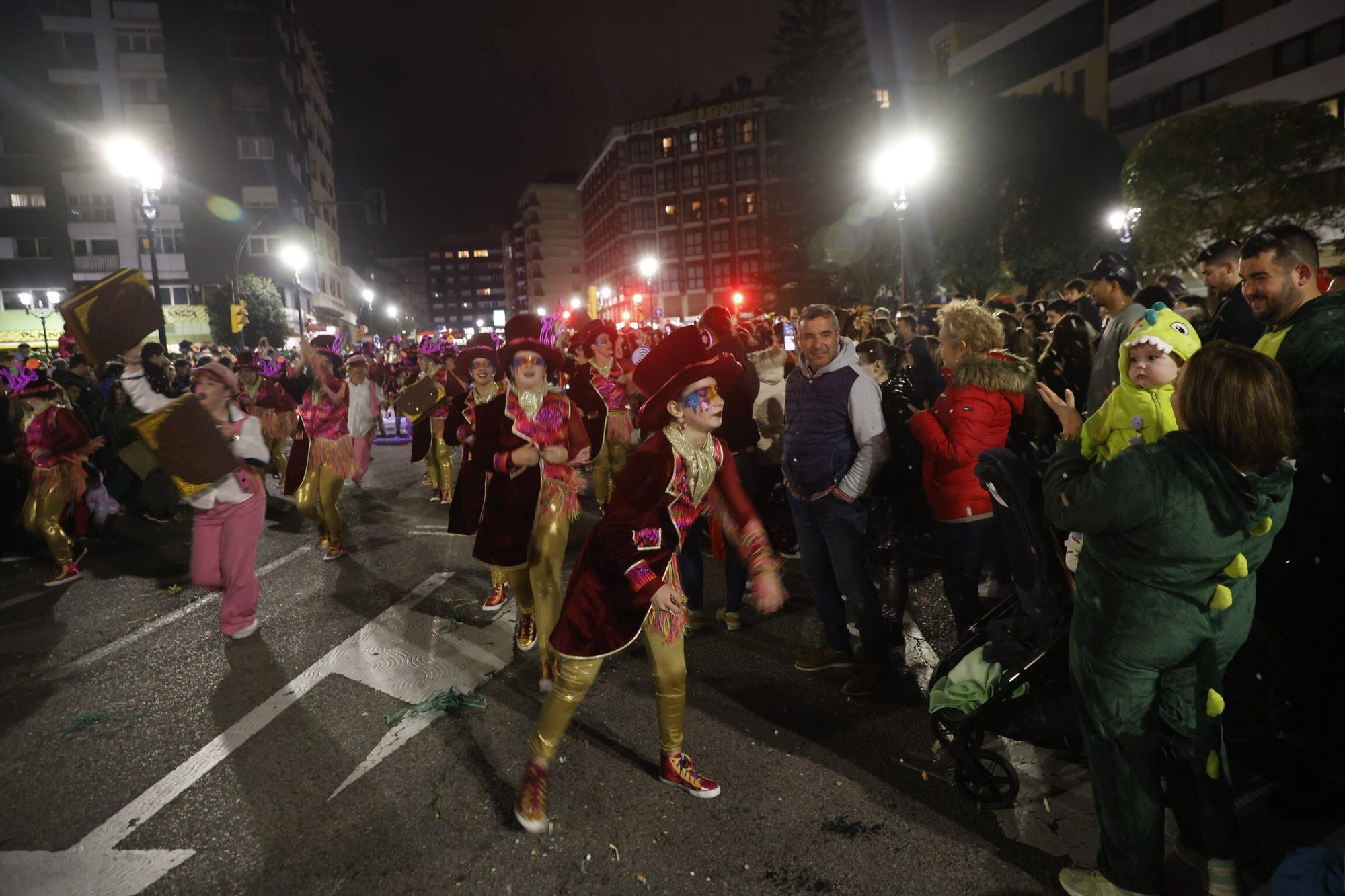 Así fue el multitudinario y espectacular desfile de Antroxu en Gijón (en imágenes)