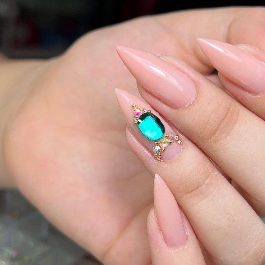 Stiletto uñas con diamantes de imitación - @Rossinals_