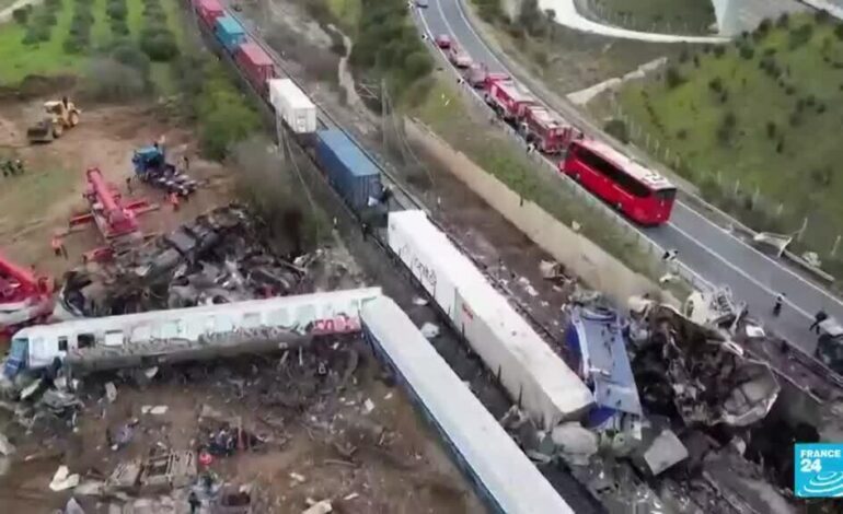 Protestas masivas en Grecia por los dos años de accidente de tren que dejó 57 muertos