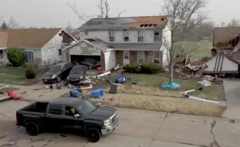 Clima extremo en EE. UU. deja al menos 10 muertos y cientos de casas destruidas