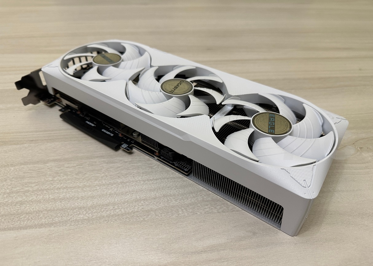 GeForce RTX 5070 Ti EAGLE OC ICE SFF 16G