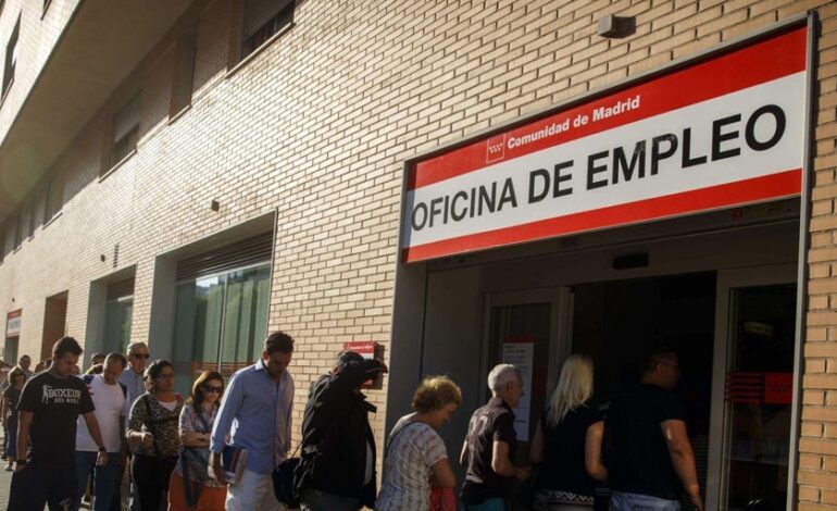 El empleo agrícola y del hogar cae tras el alza del salario mínimo