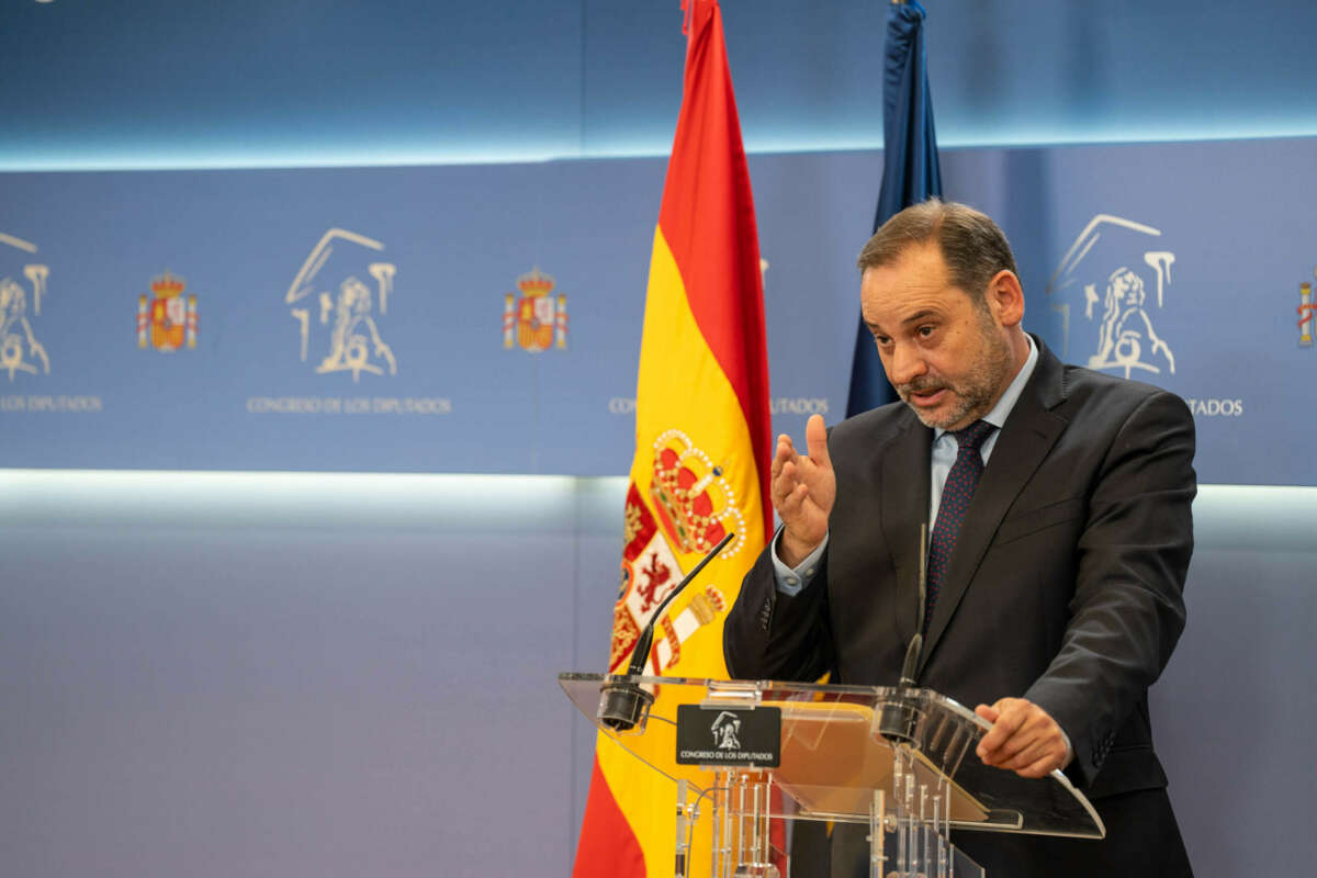 El diputado del grupo mixto José Luis Ábalos, durante una conferencia de prensa, en el Congreso de Diputados, el 24 de julio de 2024, en Madrid (España). El ex ministro socialista y director socialista José Luis Ábalos presentará una queja ante la oficina del fiscal por una supuesta revelación de secretos y comunicaciones con la solicitud de investigar a los responsables. La aparición es un día después de que la mesa del Congreso solicitó que reformularan las preguntas que abordó al gobierno para su respuesta escrita para averiguar si él y las personas en su entorno estaban sujetos a espionaje irregular por parte de las fuerzas de seguridad del estado. Matias Chiofalo/Europa Press (foto de archivo) 24/7/2024