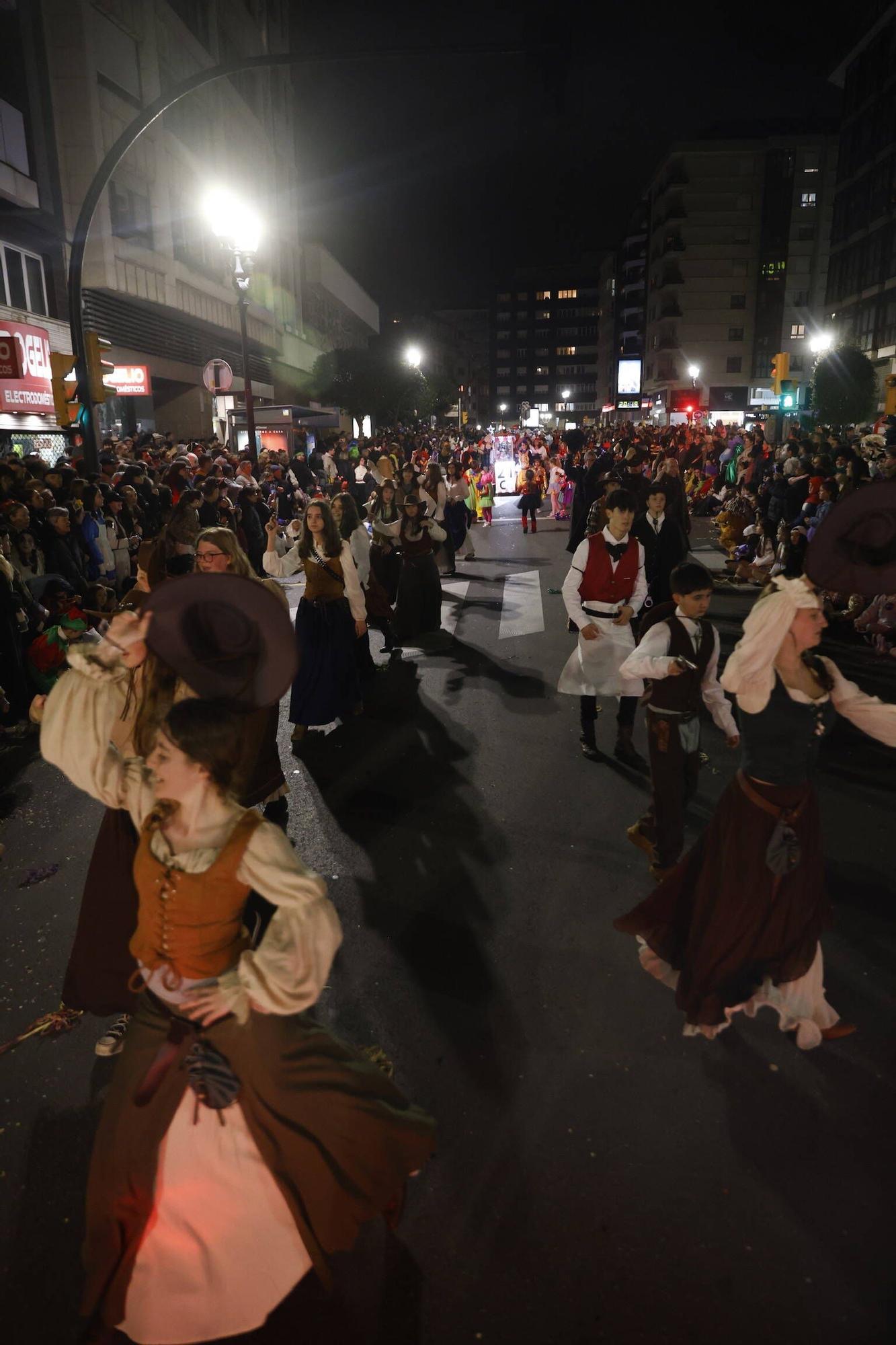 Así fue el multitudinario y espectacular desfile de Antroxu en Gijón (en imágenes)