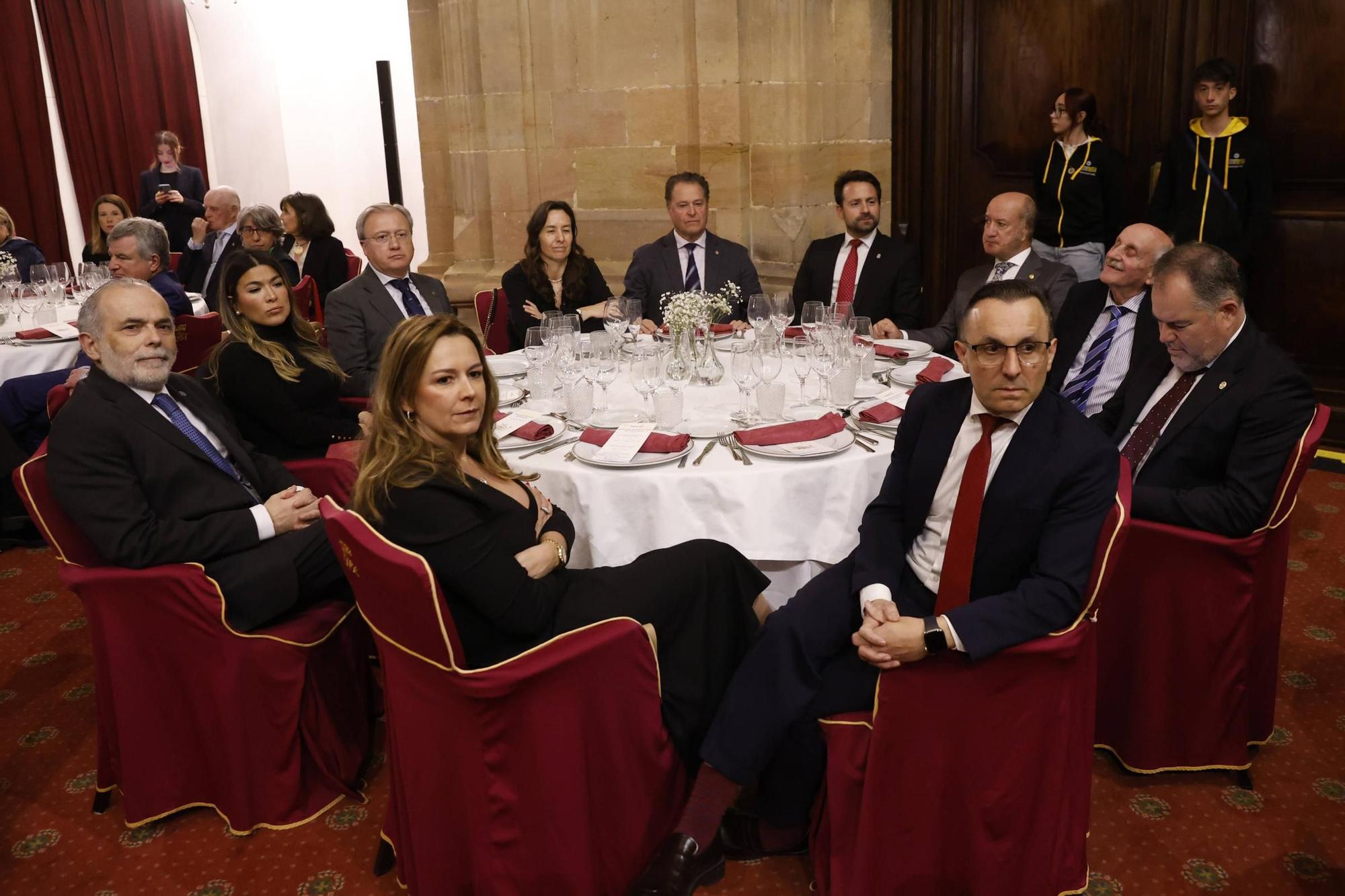 Entrega del premio "Mujer Trabajadora 2025" del Rotary Club Oviedo a Ángeles Rivero, directora general de LA NUEVA ESPAÑA, en imágenes