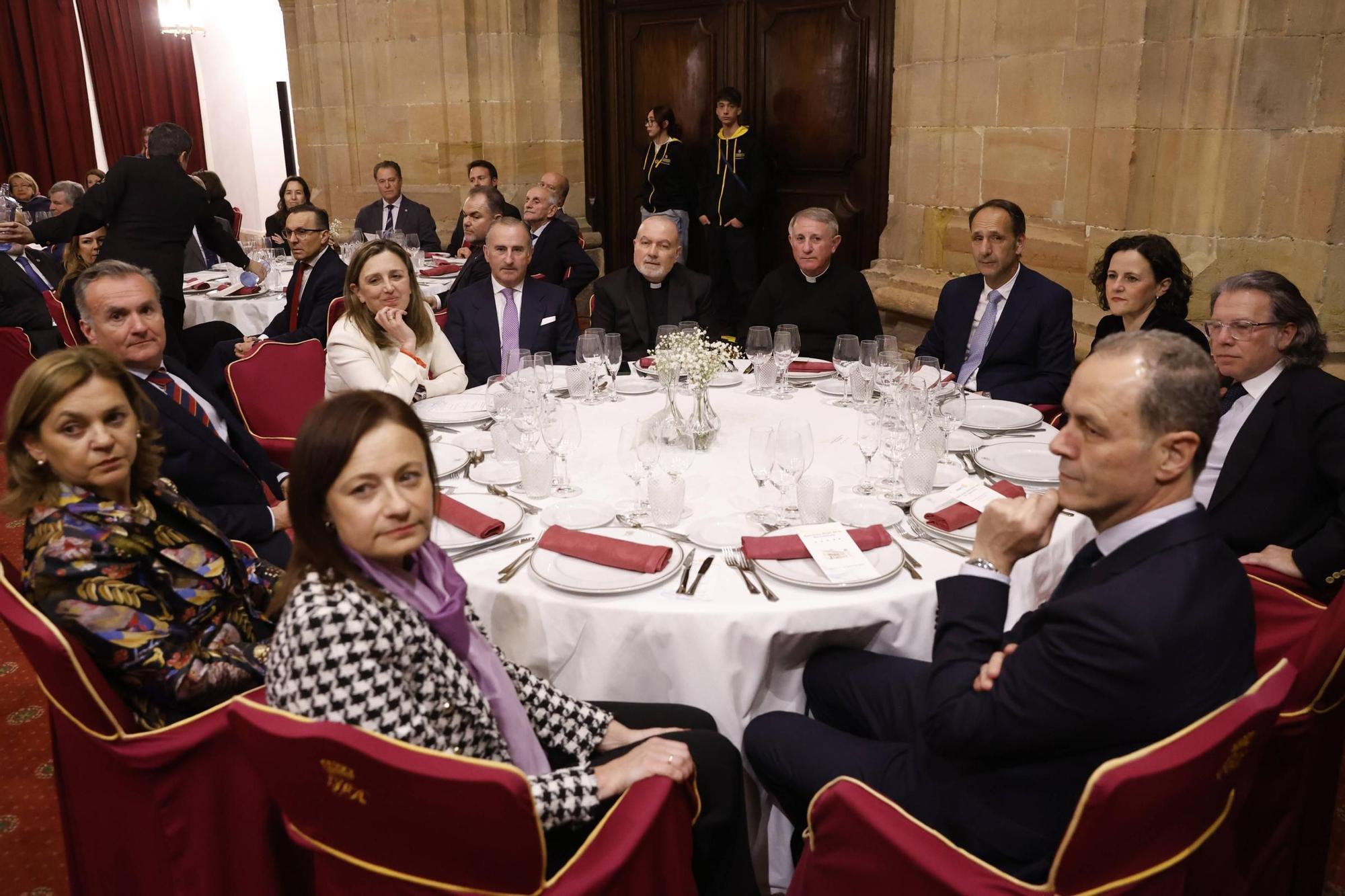 Entrega del premio "Mujer Trabajadora 2025" del Rotary Club Oviedo a Ángeles Rivero, directora general de LA NUEVA ESPAÑA, en imágenes