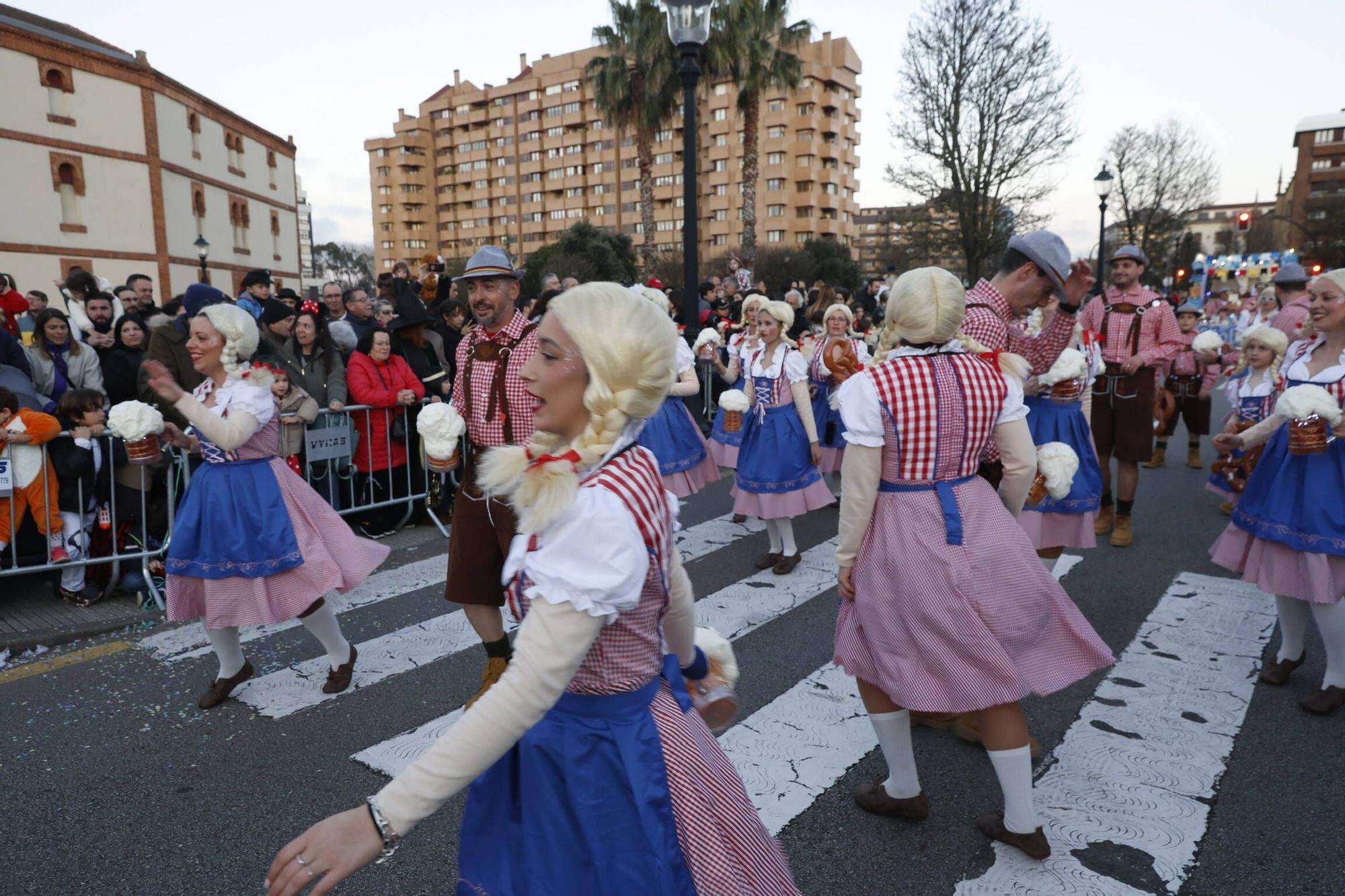 Así fue el multitudinario y espectacular desfile de Antroxu en Gijón (en imágenes)