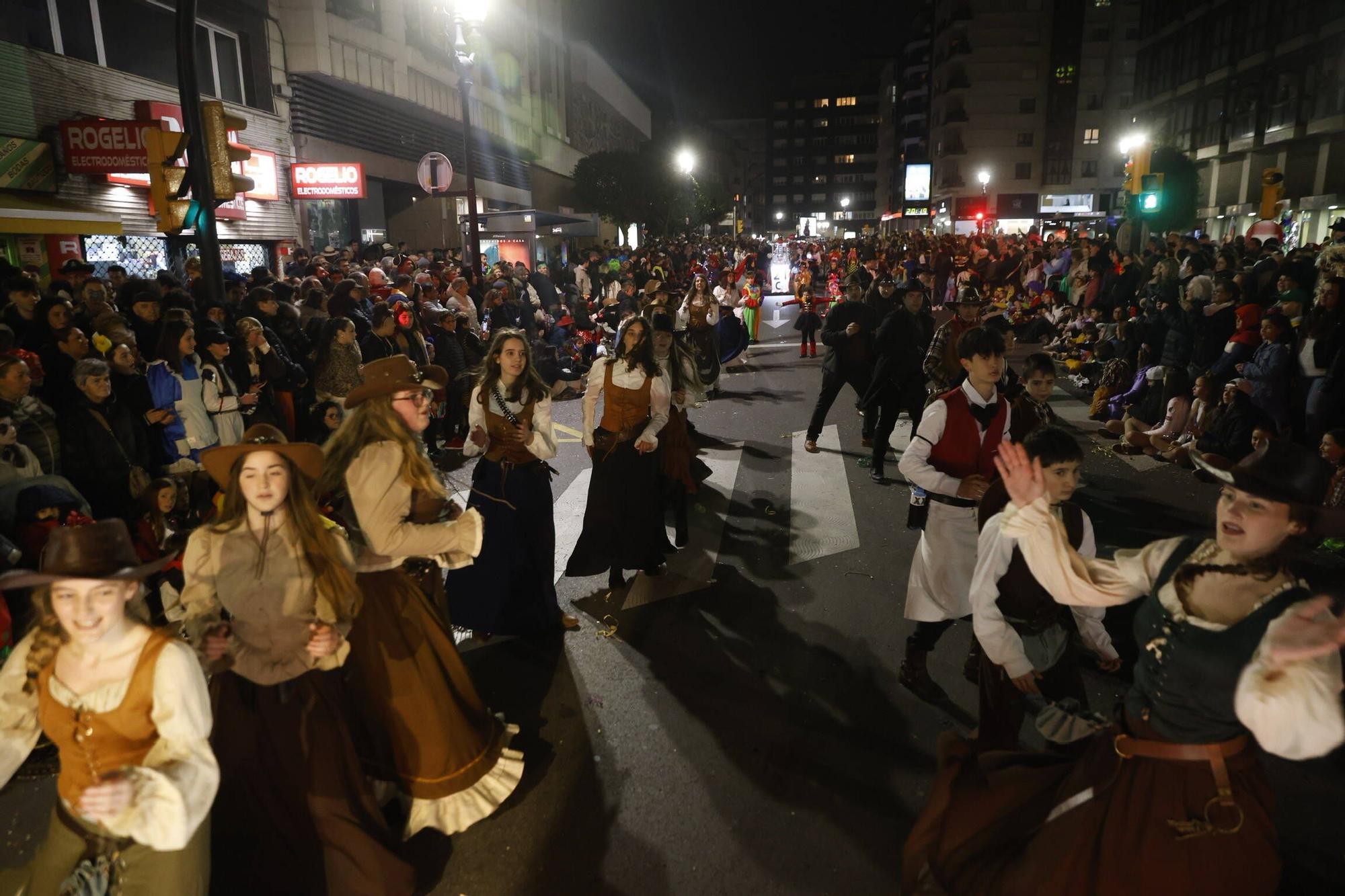 Así fue el multitudinario y espectacular desfile de Antroxu en Gijón (en imágenes)