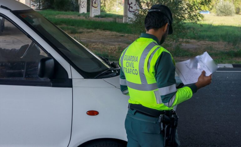 El nuevo distintivo de seguridad de la DGT que ya se está implantando en España