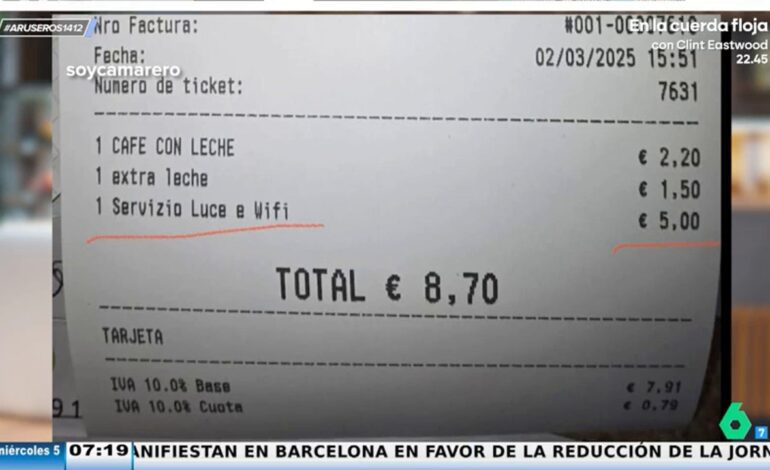 Una cafetería le cobra 5 euros de servicio de luz y wifi a un cliente por estar unas horas con el ordenador