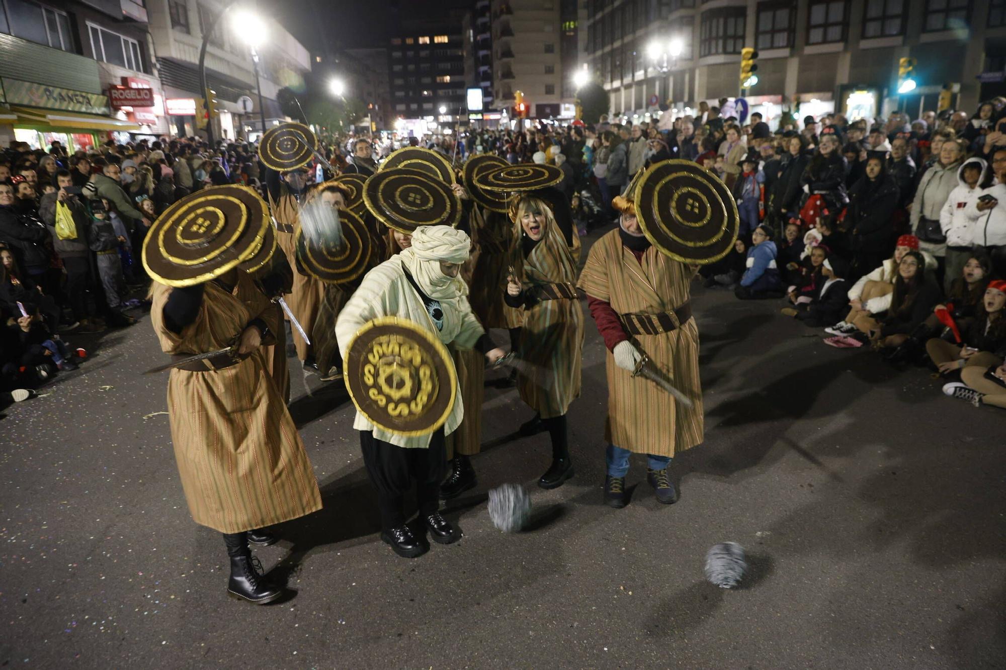 Así fue el multitudinario y espectacular desfile de Antroxu en Gijón (en imágenes)