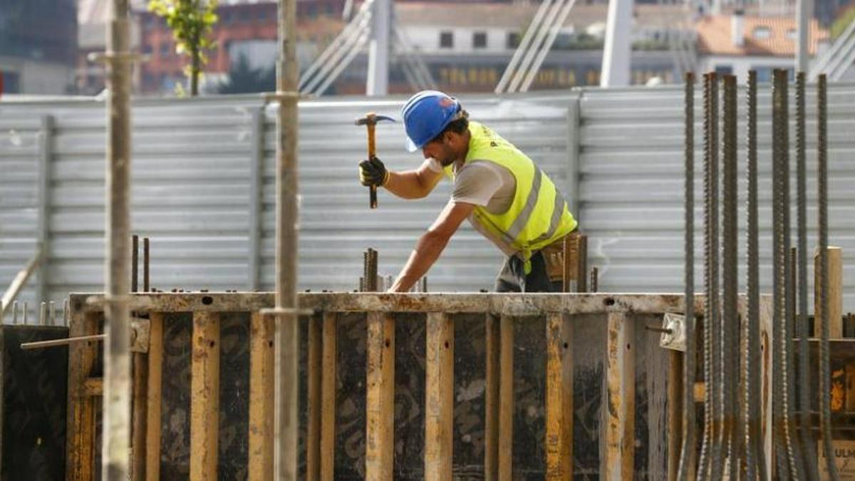 Una de cada cuatro ofertas laborales en Catalunya solo pide la ESO