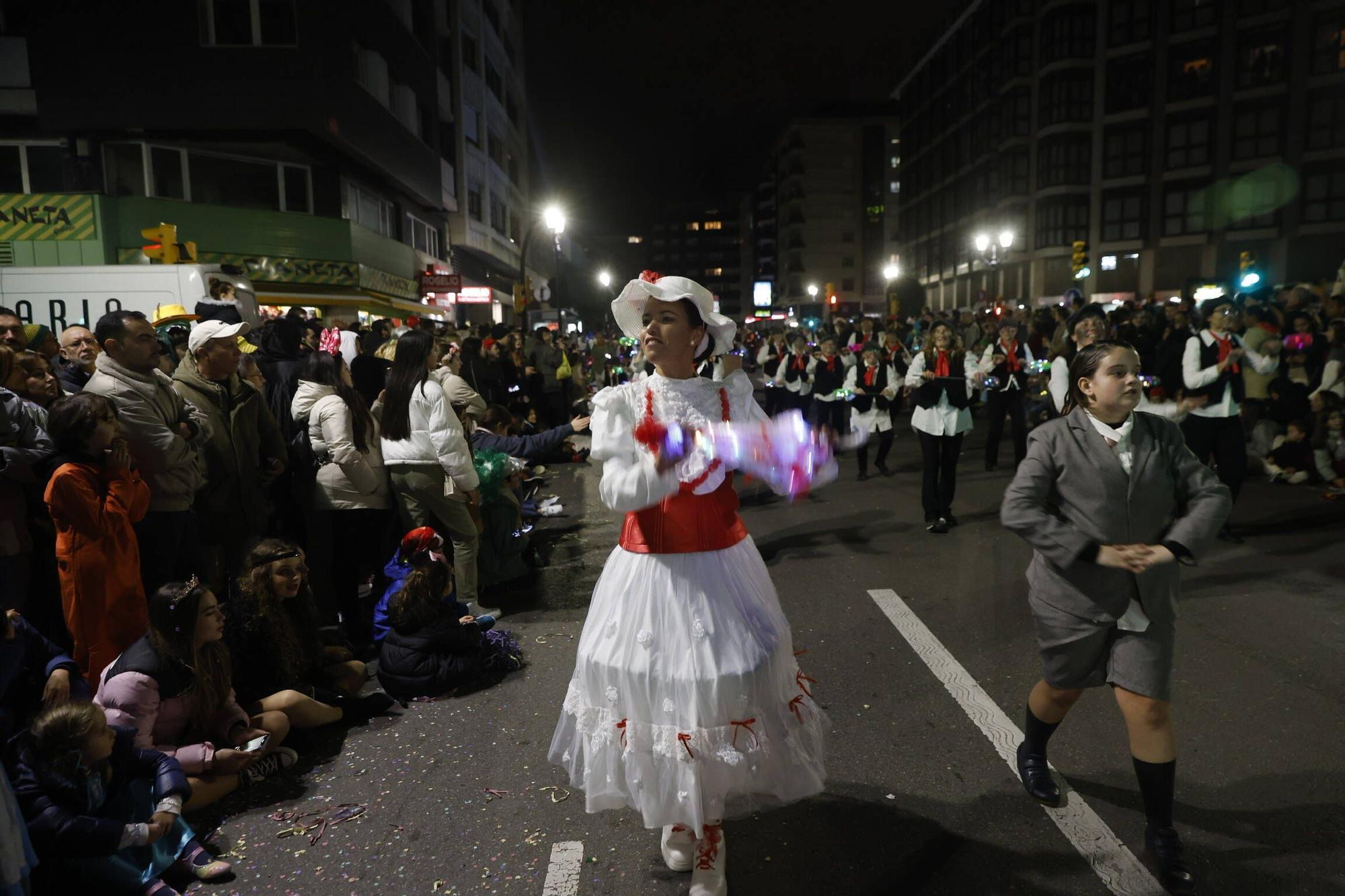 Así fue el multitudinario y espectacular desfile de Antroxu en Gijón (en imágenes)