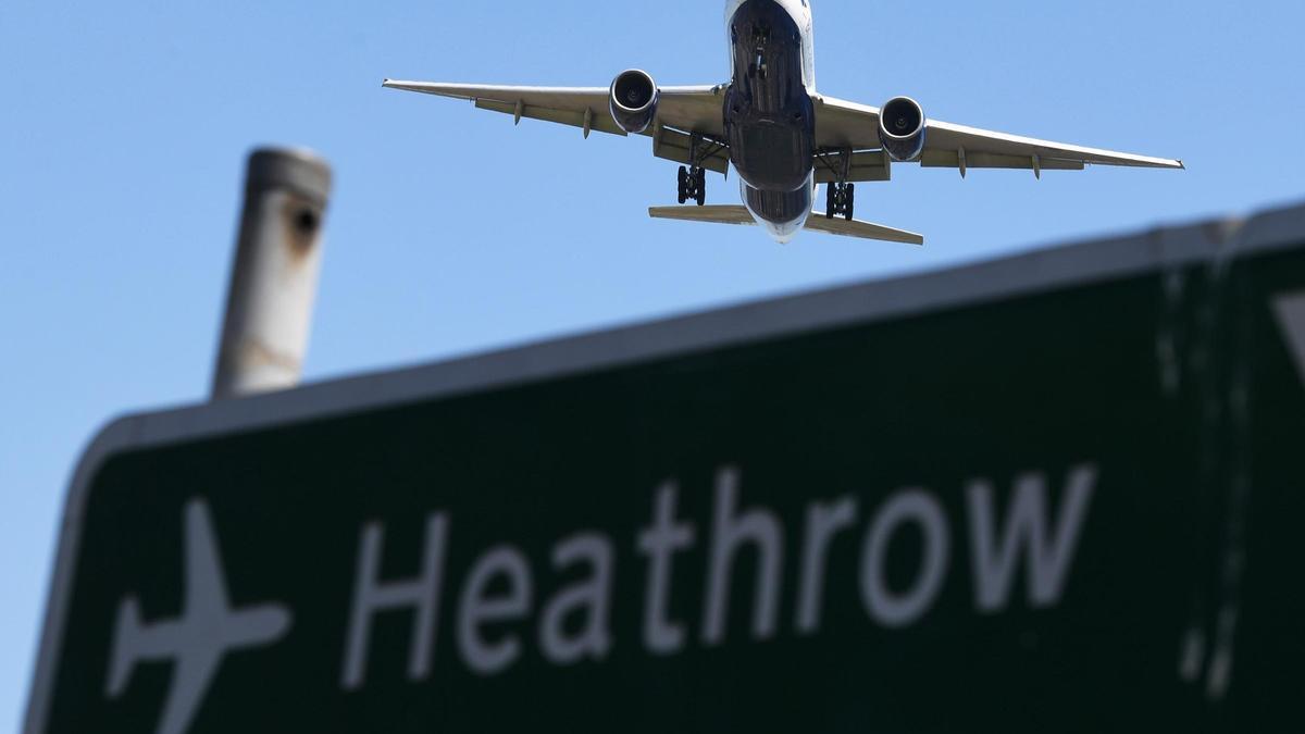 Cerrado el aeropuerto de Heathrow de Londres por un incendio en una subestación eléctrica