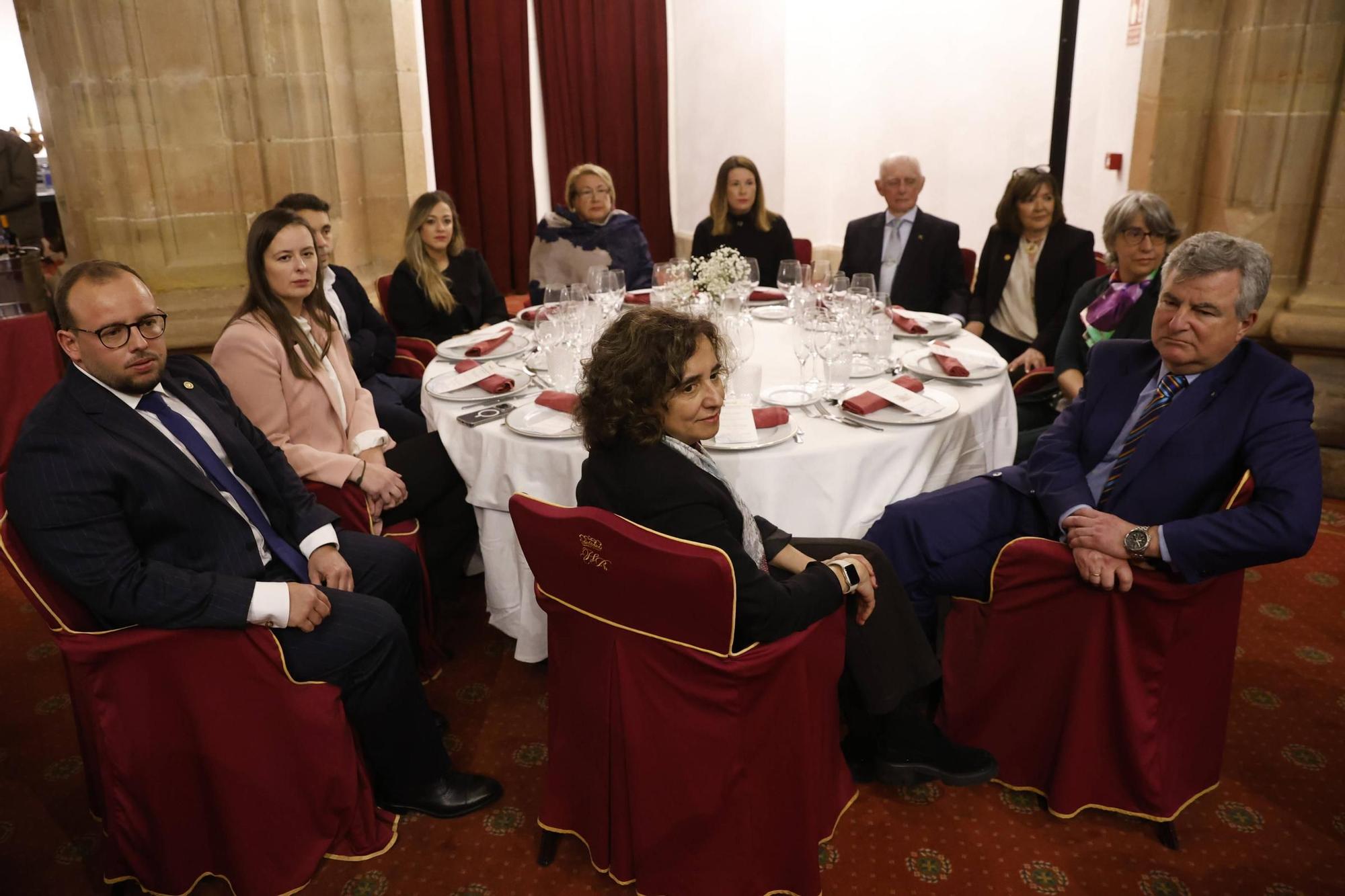 Entrega del premio "Mujer Trabajadora 2025" del Rotary Club Oviedo a Ángeles Rivero, directora general de LA NUEVA ESPAÑA, en imágenes