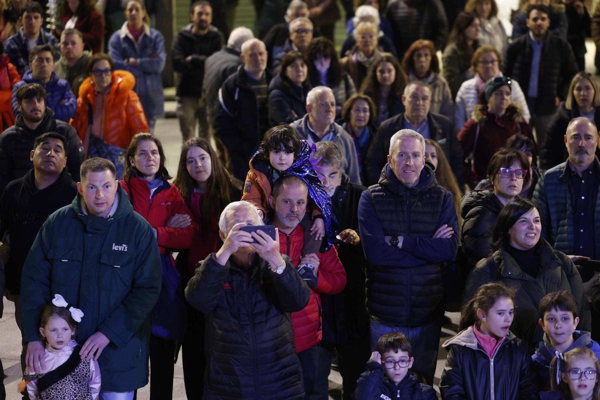 En imágenes: el entierro de la sardina del antroxu en Avilés