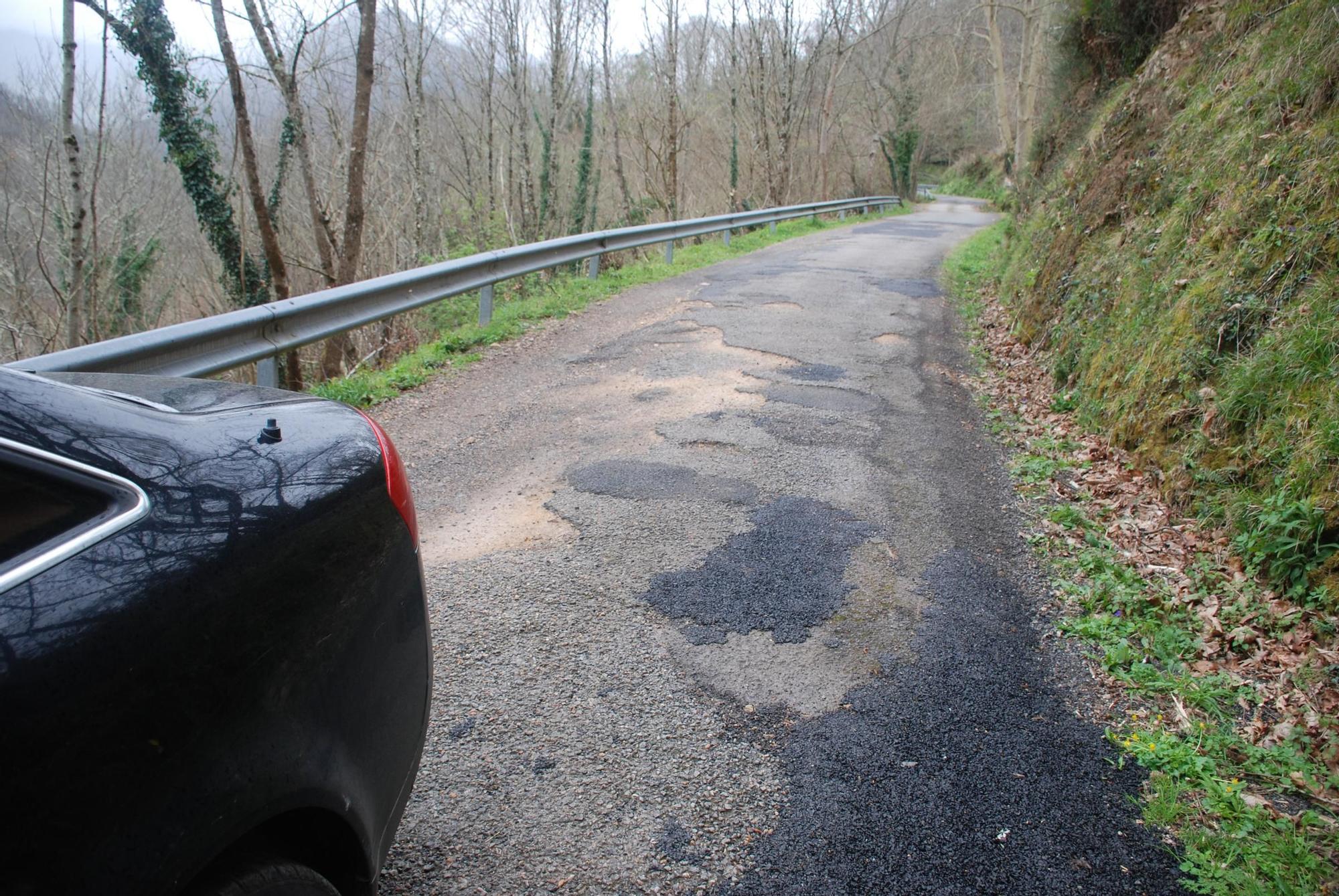 Los vecinos exigen arreglar la carretera Abiegos (ponga)