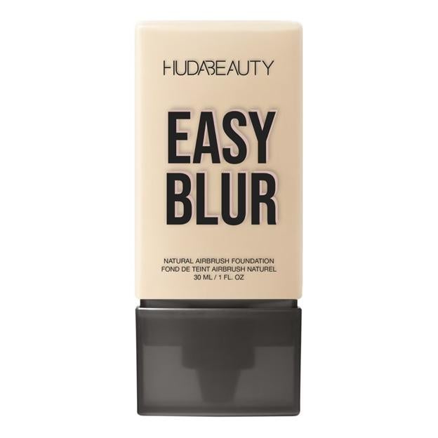 Airbrush Foundation Natural Fond Easy Blur de Huda Beauty. Precio: 39 euros