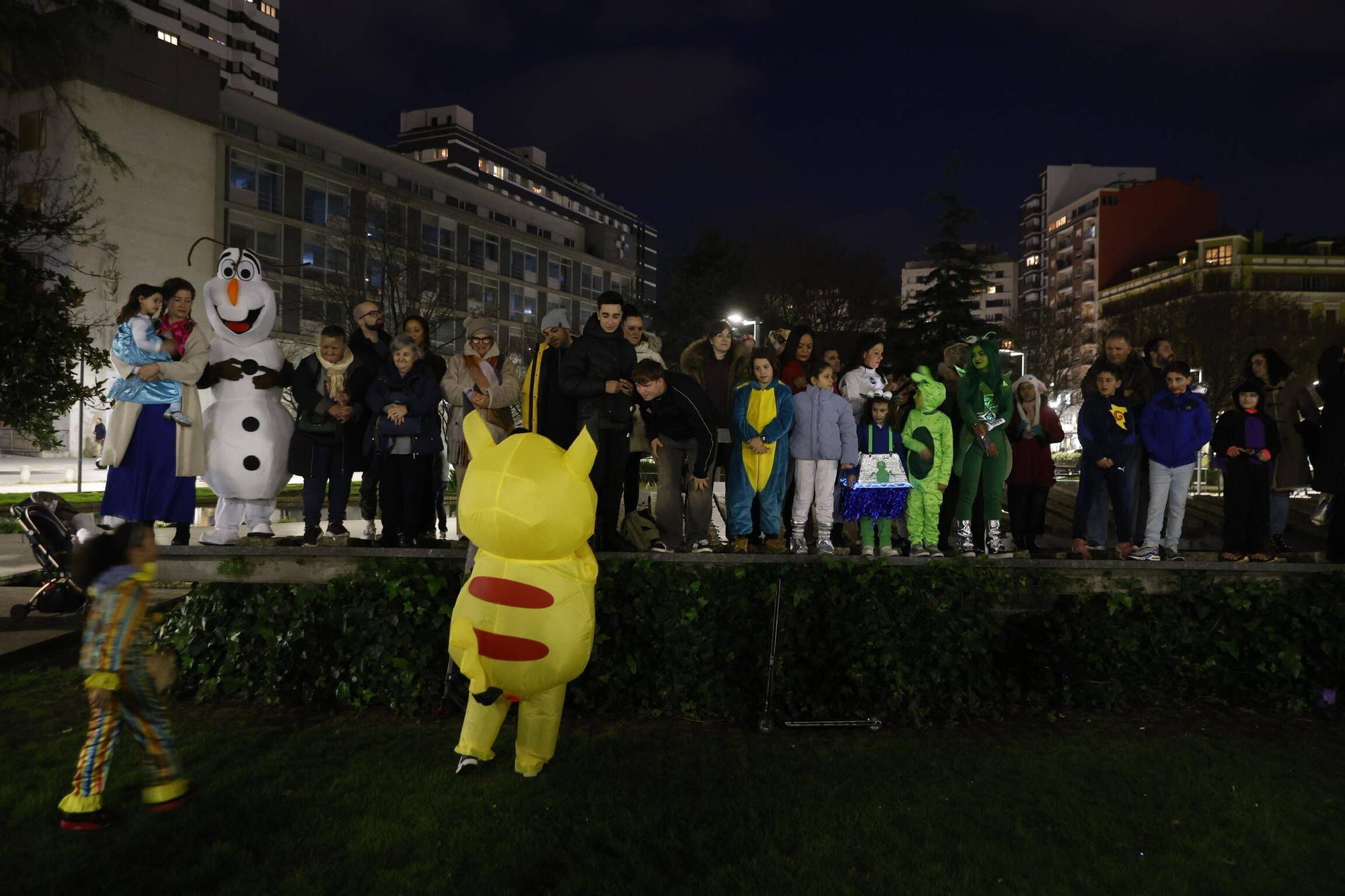 Así fue el multitudinario y espectacular desfile de Antroxu en Gijón (en imágenes)