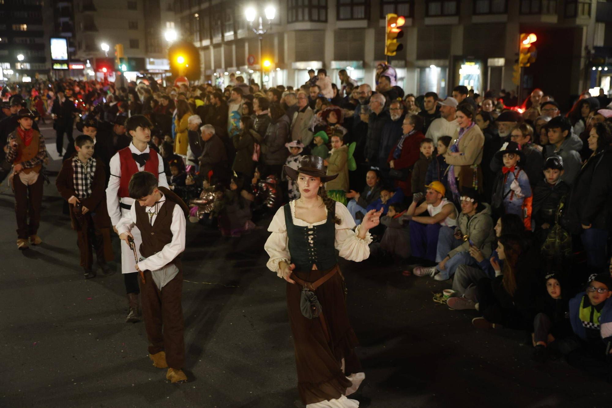 Así fue el multitudinario y espectacular desfile de Antroxu en Gijón (en imágenes)