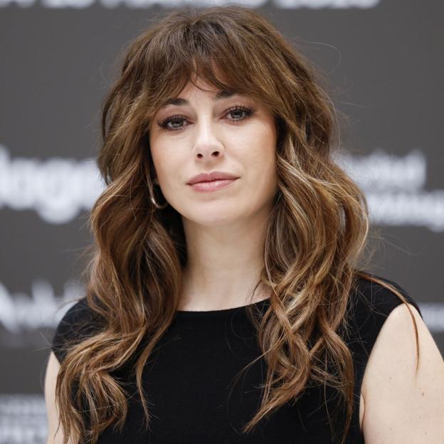 Blanca Suárez con cabello rizado.