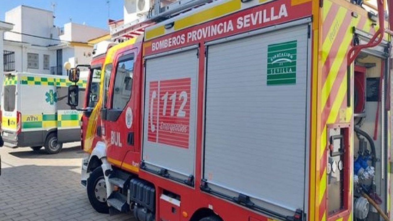 Un fallecido y tres heridos, uno de gravedad, en un incendio en Castilleja de la Cuesta (Sevilla)