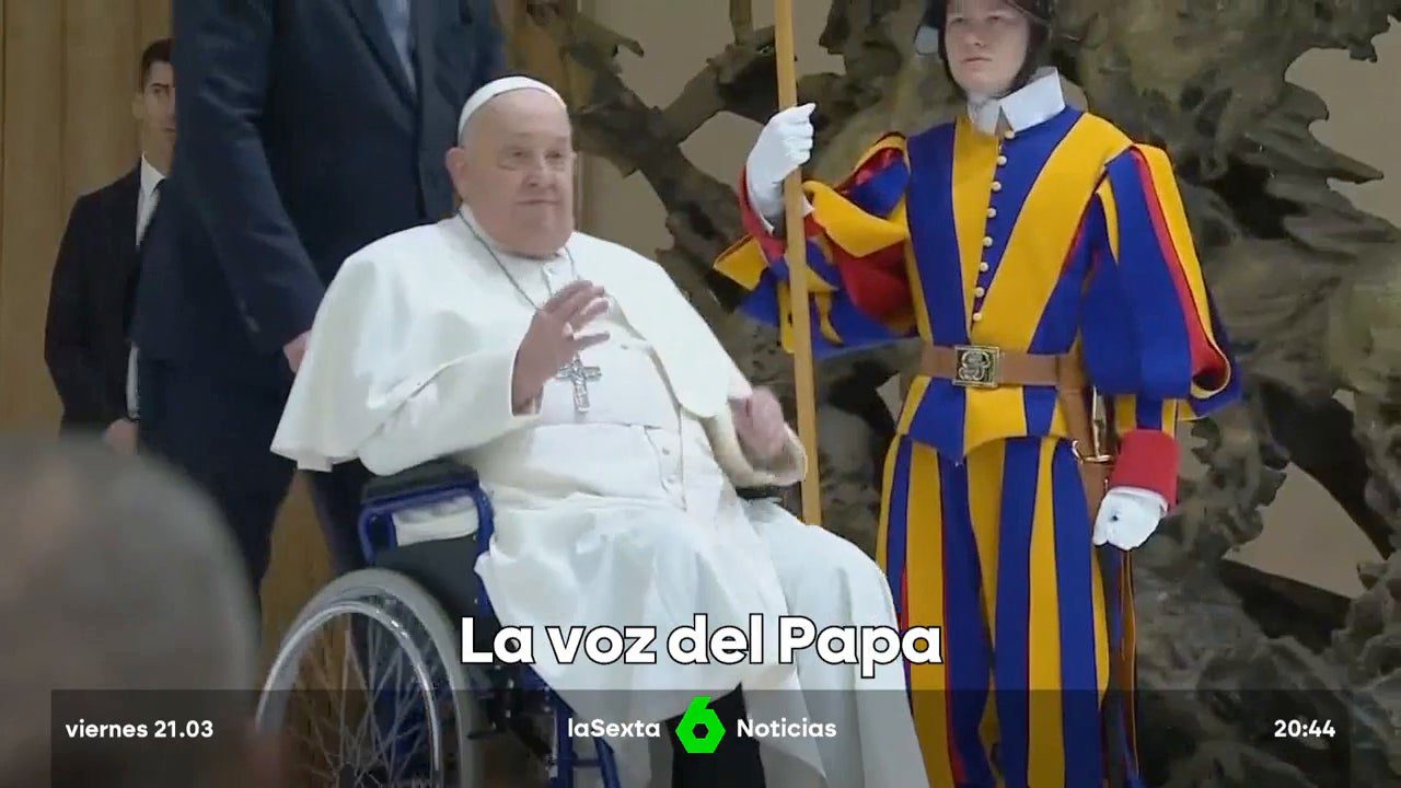 El cardenal Fernández informa que el Papa «casi tendrá que volver a aprender a hablar» y anticipa «una nueva etapa» en su pontificado a su regreso