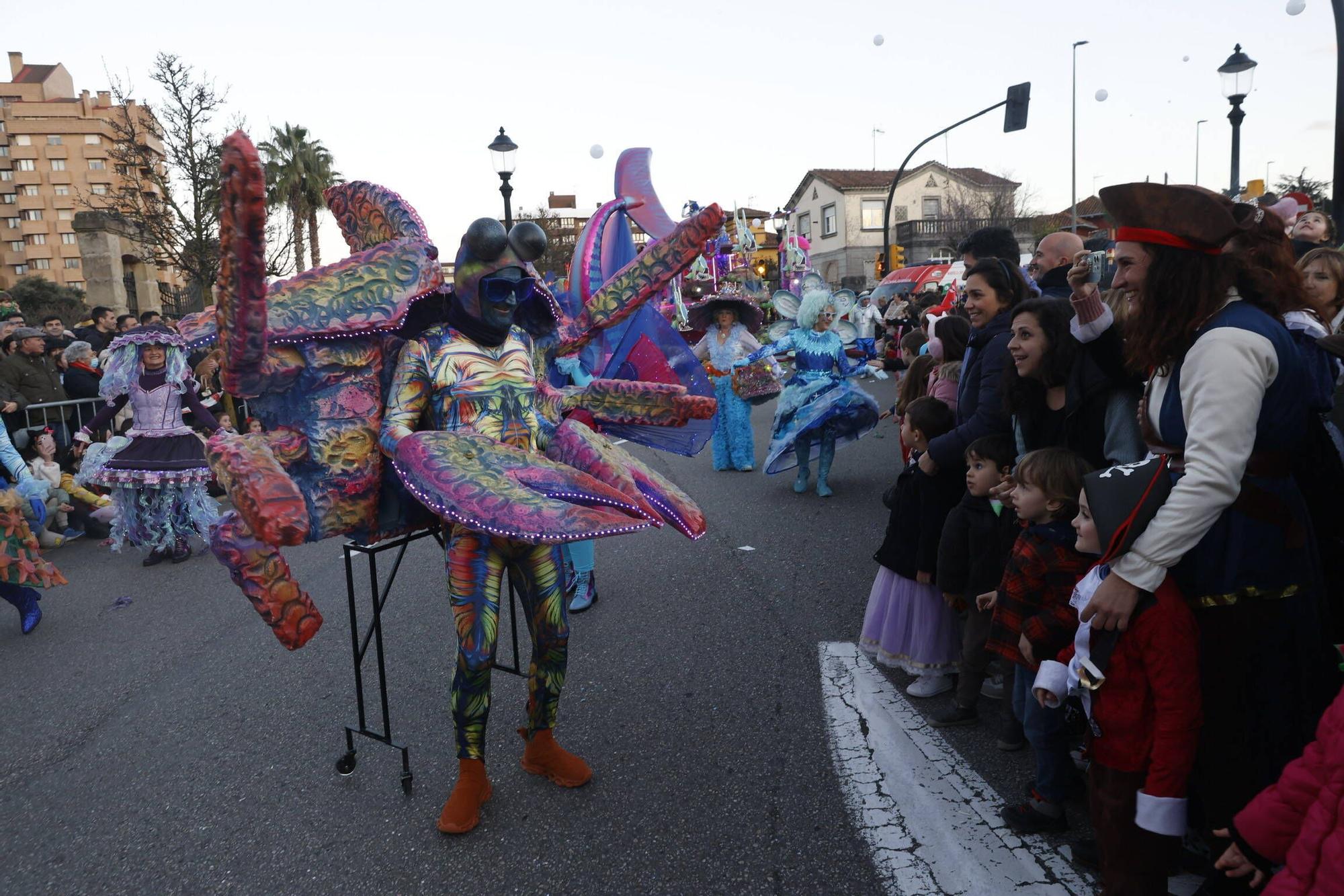 Así fue el multitudinario y espectacular desfile de Antroxu en Gijón (en imágenes)